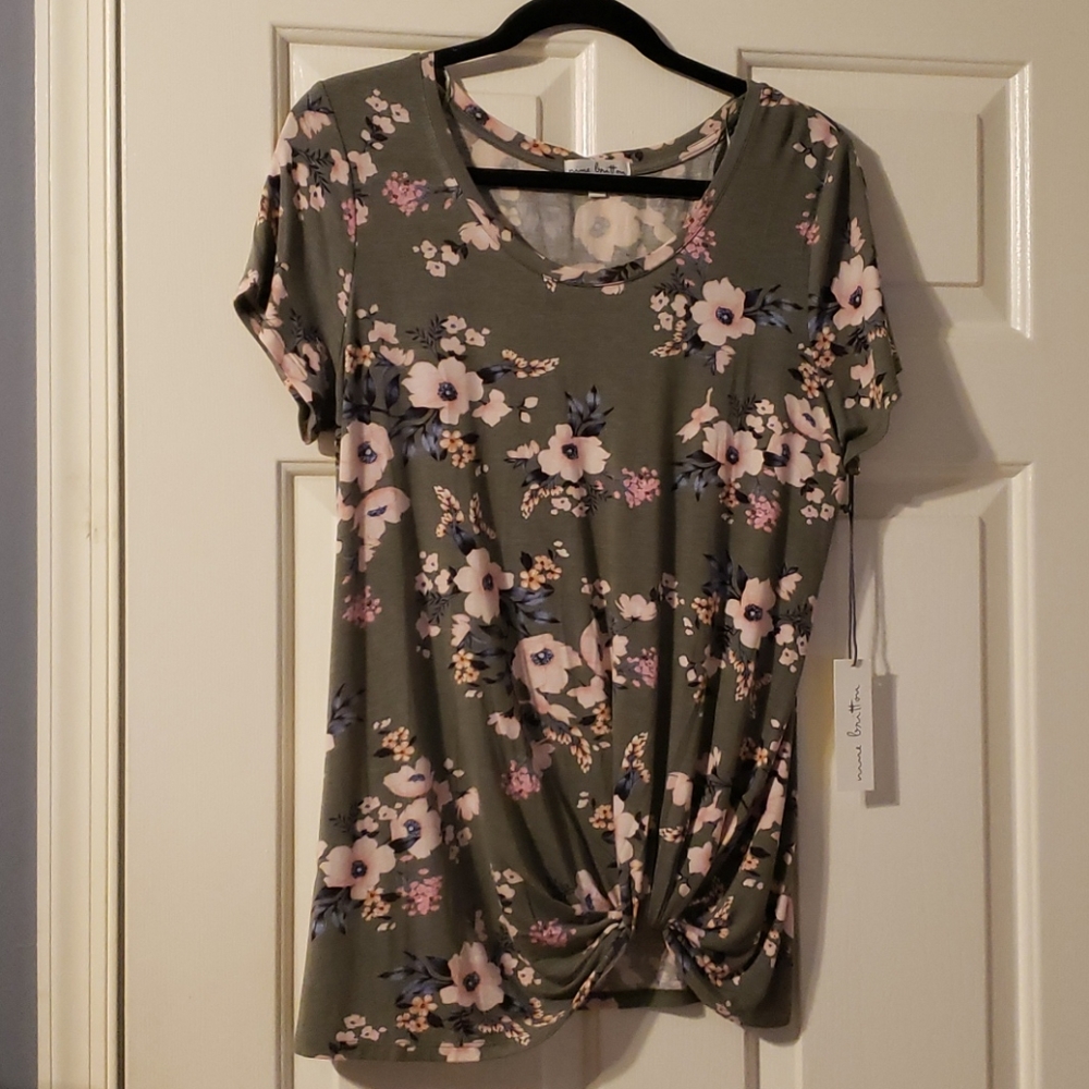 NWT Nine Britton Knot Front Knit Tee